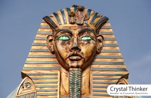 The last pharaoh of ancient Egypt: Cleopatra Cleopatra: pharaoh statue