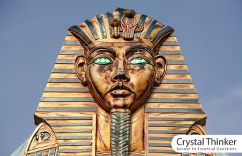 The last pharaoh of ancient Egypt: Cleopatra Cleopatra: pharaoh statue